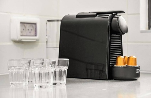 Bene Beraq Apartamento | Nehemia Parking and Pool