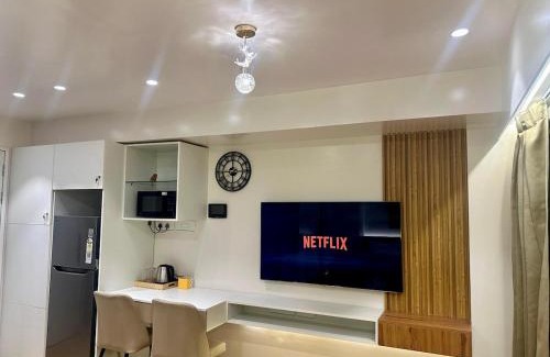 Viman Nagar Apartamento | Neon Vimannagar studio near Pune Airport Symbiosis College 5 min walk