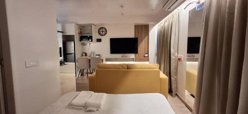 Viman Nagar Apartamento | Neon Vimannagar studio near Pune Airport Symbiosis College 5 min walk