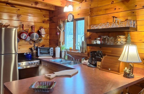 New Bedford Casa | Neshannock Creekside Log Cabin, Rental Headline