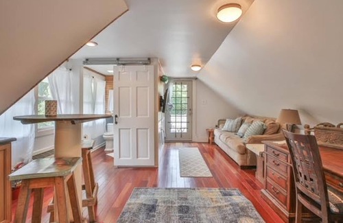 Leesburg Apartamento | Nest on 9 - King Bed