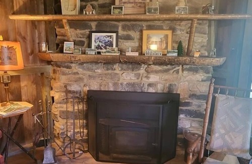 Eagles Mere Cabaña | Nestle en este clásico "Birchwood" Cottage Eagles Mere.