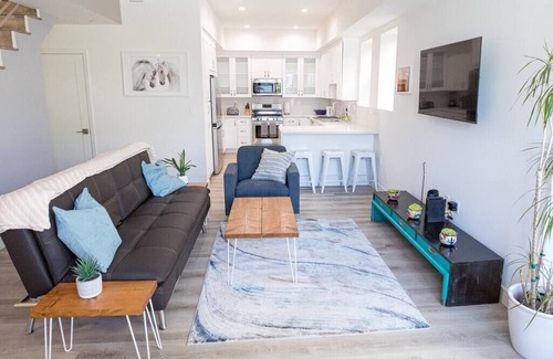 Los Angeles Apartamento | **NEW 2BR DESIGNER TOWNHOUSE WALK 2 UNIVERSAL!**