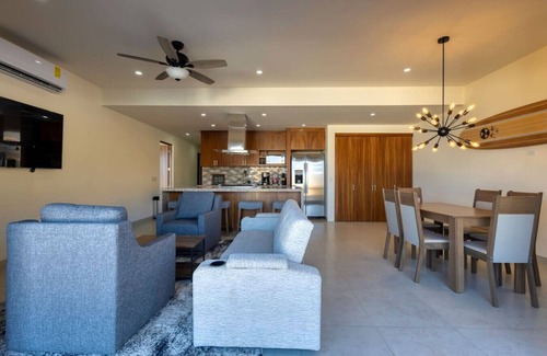 Libertad Apartamento | New 3 BD Condo with Pool & Gym