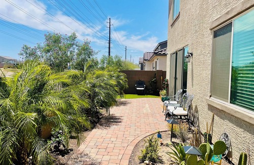South Mountain Casa | New 3-bedroom, 3-bath house near South Mountain Preserve