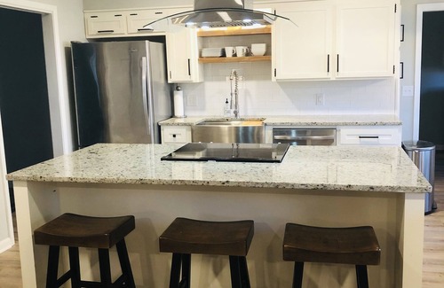 Springlake Casa | NEW 3 BR 2 BA Modern Farmhouse - Best/Safest Location in Shreveport