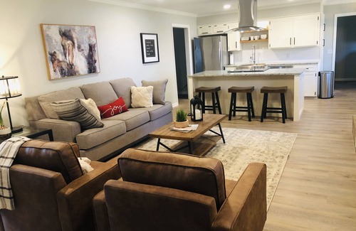 Springlake Casa | NEW 3 BR 2 BA Modern Farmhouse - Best/Safest Location in Shreveport