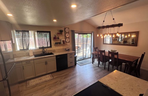 Plumas Eureka Estates Casa | New AC Installed: 3 bedroom home with golf course view , Dogs OK