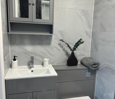 London Borough of Hounslow Apartamento | New apartment 2