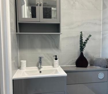 London Borough of Hounslow Apartamento | New apartment 2