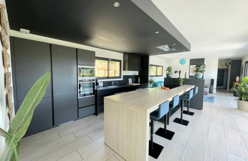 Saint-Gely-du-Fesc Villa | New architect-designed villa, 180m2, swimming pool, 12 minutes from Montpellier