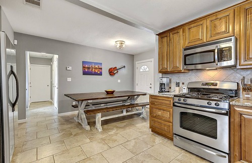 Galindo Casa | (NUEVO) ATX Fun-Scape, 11 camas, 2 millas al centro de la ciudad