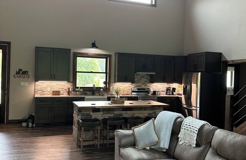 Lone Rock Casa | NEW BEAUTIFUL HOME RIGHT ON THE WHITE RIVER! WALK-IN WHITE RIVER ACCESS!