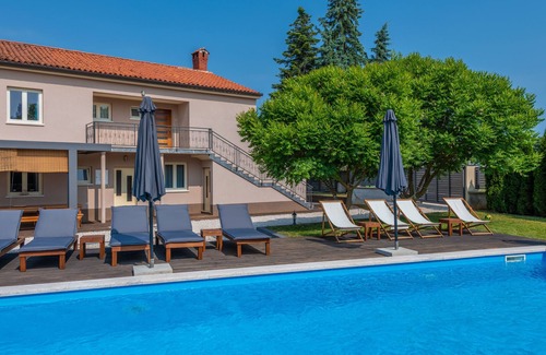 Zabrezani Villa | Gran piscina privada en un jardín privado