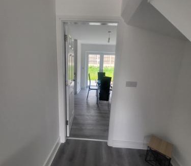 Rotherham Casa | New Build 3-Bed in Rotherham Fast WiFi, Garden & Driveway
