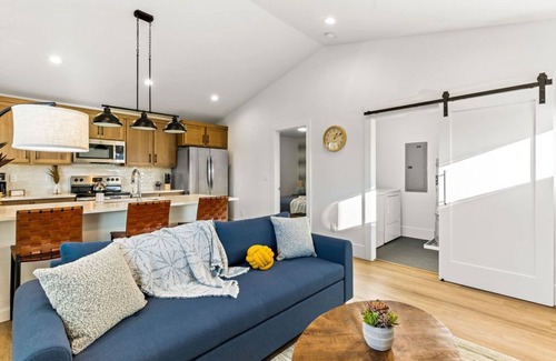 Vancouver Casa | New Build, Great Value near Downtown Vancouver & Waterfront