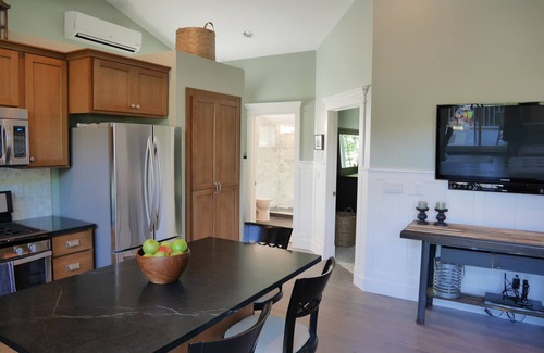 Garden District Cabaña | Nueva cochera en el corazón del histórico Garden District de Coeur d 'Alene