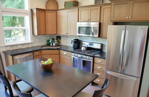 Garden District Cabaña | Nueva cochera en el corazón del histórico Garden District de Coeur d 'Alene