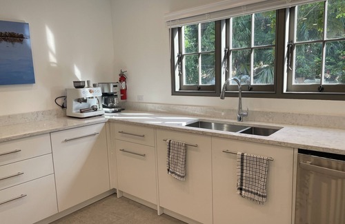Somerset Village Cabaña | New cottage with water views