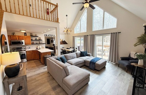 Albrightsville Chalet De Esquí | NEW Cozy Cove 3 BR Pocono Chalet Sleeps 10