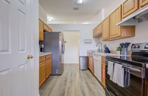 West Melbourne Casa | 🏖NEW! Cozy & Luxury LAKEVIEW home - Close to beach