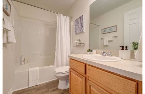 West Melbourne Casa | 🏖NEW! Cozy & Luxury LAKEVIEW home - Close to beach