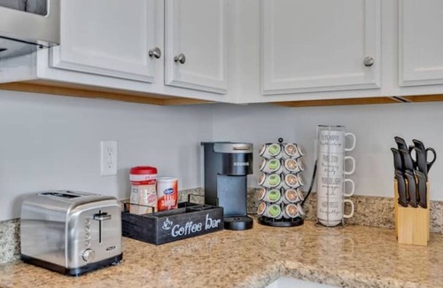 Spring Hill Casa | New! Cozy Spacious 3BR Spring Hill Home!