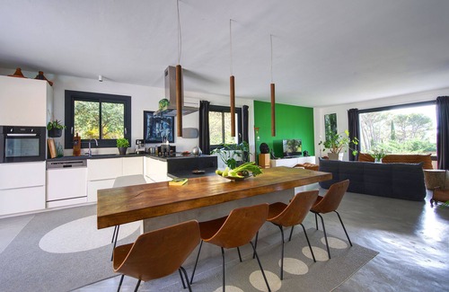 Saint-Etienne-du-Gres Casa | Arquitecto casa de diseño en paz con magníficas vistas.