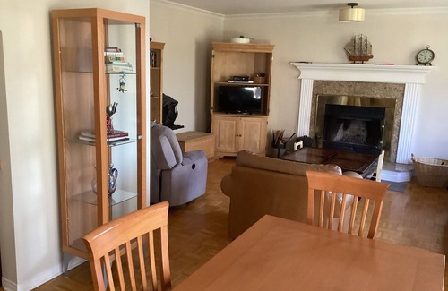 Pincourt Casa | *NEW*Entire Home Spacious 3BED | 25MINS 2DT