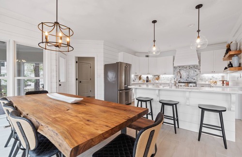 Lake Oconee Casa | New! Fast Wi-Fi, Luxury Lake Property, Arcade, Close to Dining & Shopping!