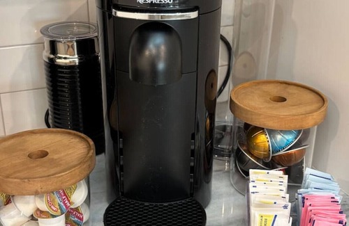 Milton Casa | NEW Festival House KING Bed Luxe Amenities 70" TV