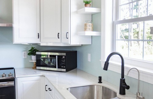 Stevens Point Casa | New! Fully furnished & fully stocked 2-bedroom 1 bath home in Stevens Point.