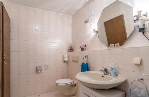 Hohberg Hotel | NEW Gästehaus Flora,Kitchen,TV,Free Parking,near Europa Park and Strasbourg