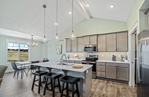 Manhattan Casa | New Home in west Manhattan, Family Friendly and close to KSU!