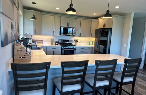Diamond Ridge Casa | Casa completamente nueva con vistas de Cook Inlet y volcanes glaciares imponentes