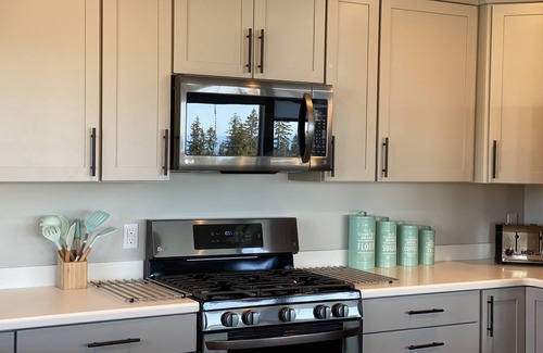 Diamond Ridge Casa | Casa completamente nueva con vistas de Cook Inlet y volcanes glaciares imponentes