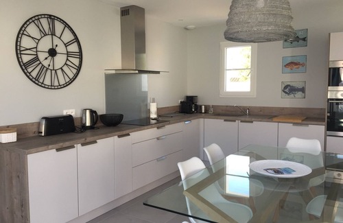 La Bree-les-Bains Casa | Casa nueva con piscina privada cerca de servicios y a 500 metros del mar.