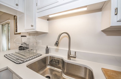 East County Civic Group Casa | New Inside, Large family home! Furnished w/utils, stay 1-6 months.