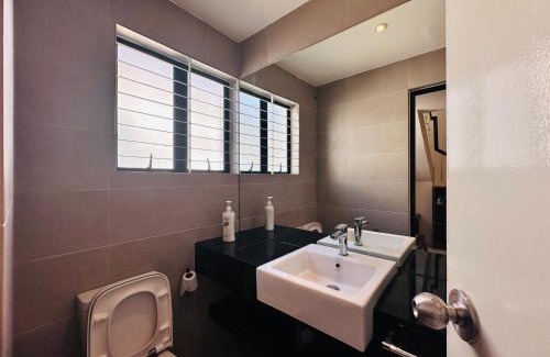 Tanjung Bungah Casa | New Island Luxe Retreat Vacation Home 14pax Nearby Gurney