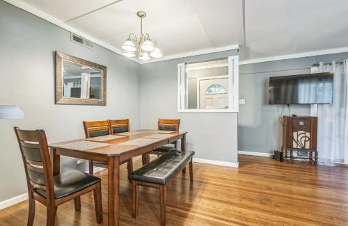 North San Antonio - SAT Casa | New King Bed 15 Mins from University Health