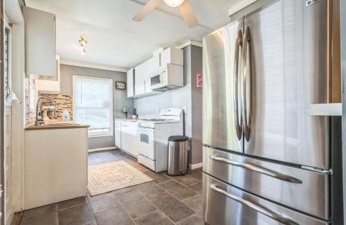 North San Antonio - SAT Casa | New King Bed 15 Mins from University Health