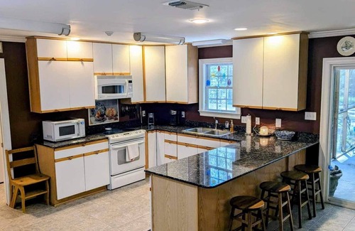 Saucier Casa | NEW LIST Cozy 3BR Family Home, Quiet Wooded Retreat, 20 Miles to Beach & Casino