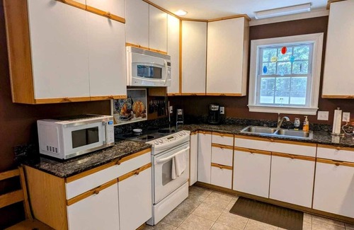 Saucier Casa | NEW LIST Cozy 3BR Family Home, Quiet Wooded Retreat, 20 Miles to Beach & Casino