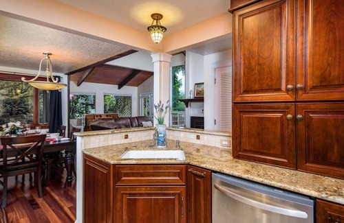 Dunes City Casa | *NEW LISTING* Beautiful Lake Area Home, Pet Friendly, Close to Old town Florence & Dunes, Gas Grill