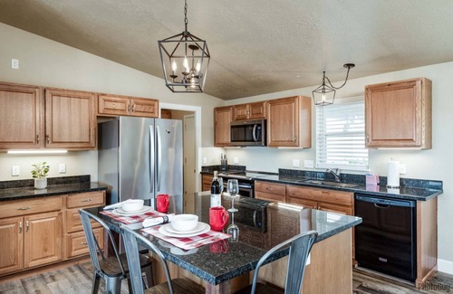 Florence Casa | *New Listing* Beautiful lake view home with shared lake access, gas grill and amazing views