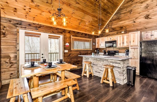 Langston Cabina | New Listing - Cabin on Lake Guntersville