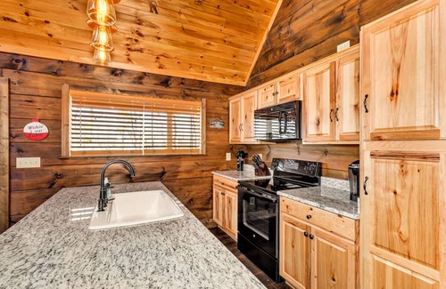 Langston Cabina | New Listing - Cabin on Lake Guntersville