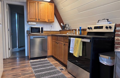 Semora Cabaña | New Listing! - Charming 3-Bedroom Lakefront Cottage on Hyco Lake