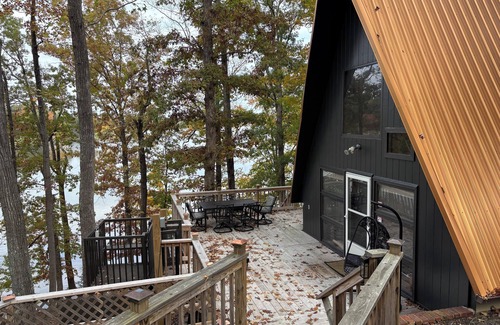 Semora Cabaña | New Listing! - Charming 3-Bedroom Lakefront Cottage on Hyco Lake