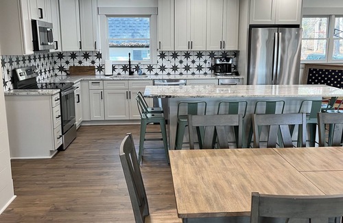 Lake Oconee Casa | NEW LISTING! Lakefront w/ Private dock and outdoor oasis! Brand New Interior!